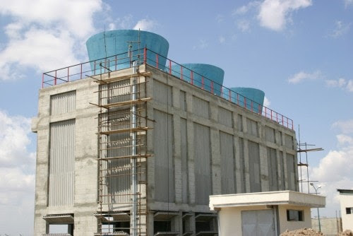 The rate of evaporation of water in the cooling tower